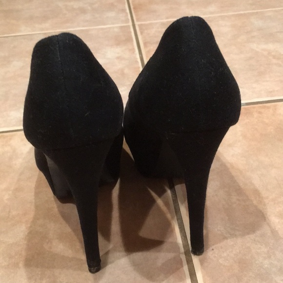 Xhilaration Pumps - Black Suede 6 1/2 - Picture 3 of 7